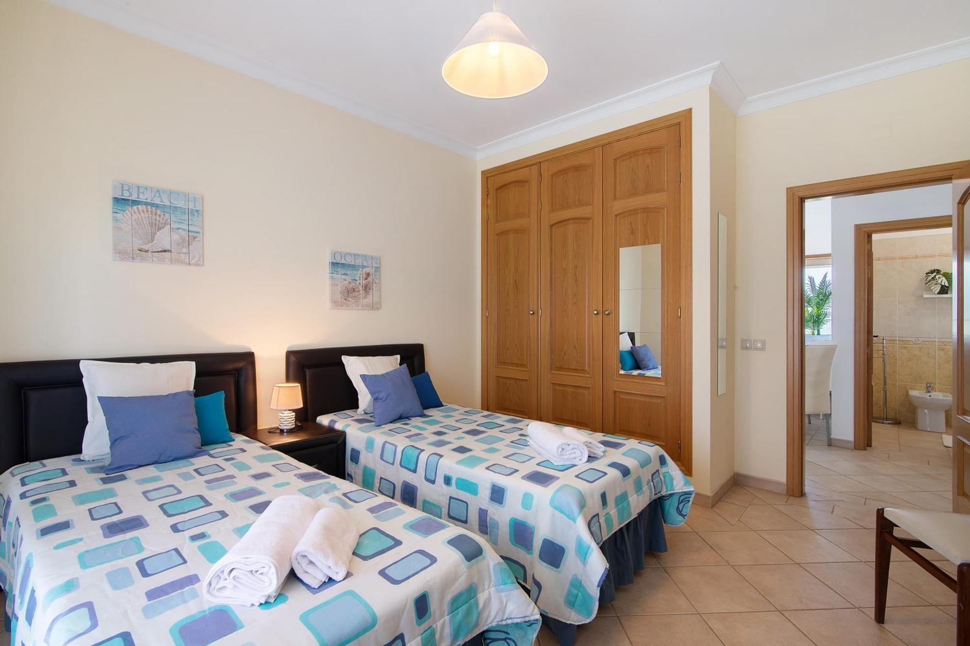 J R Dream House Quarteira
