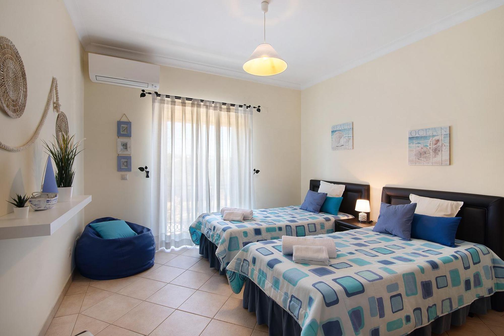 J R Dream House Apartment