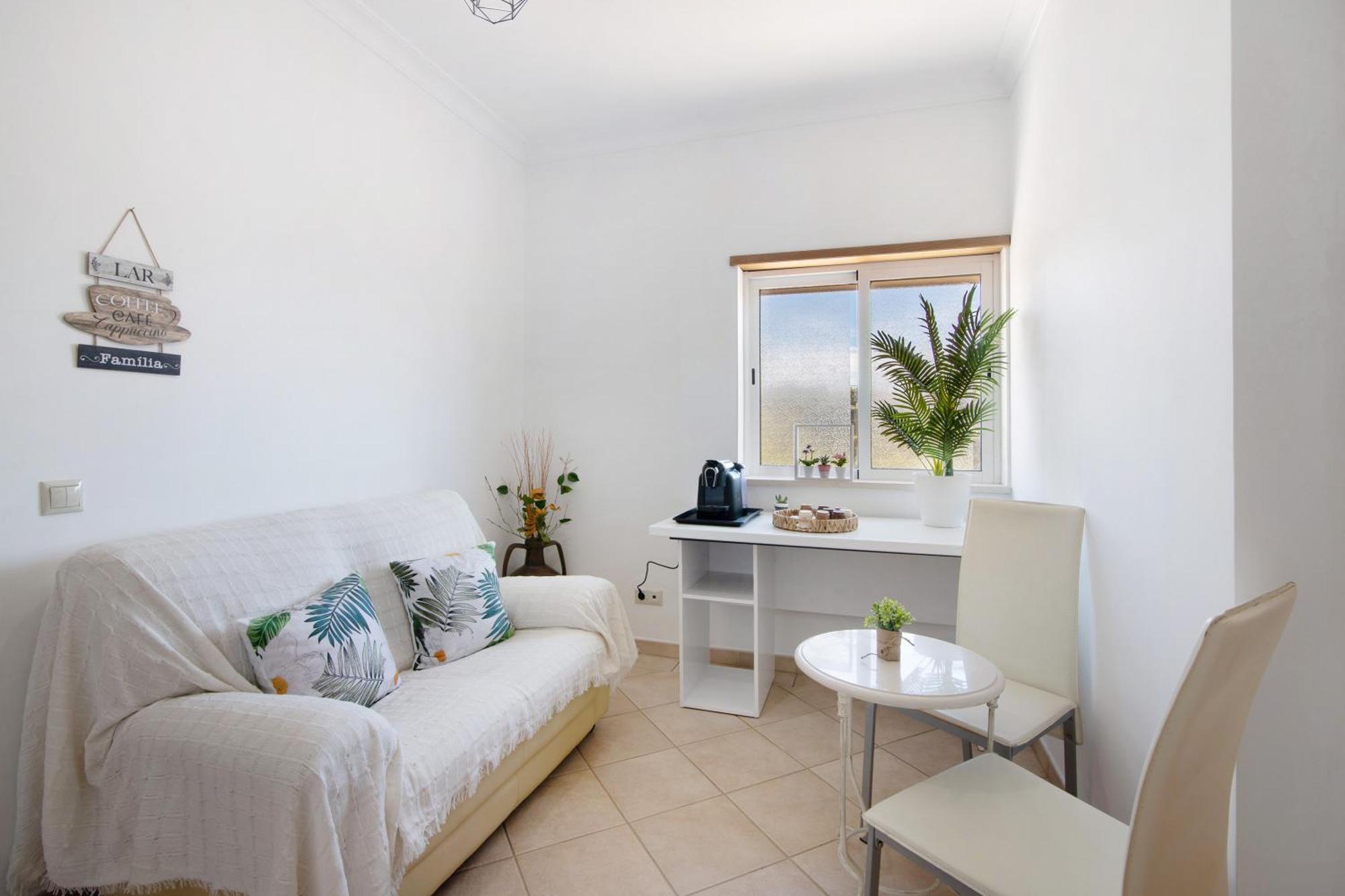 J R Dream House Apartment